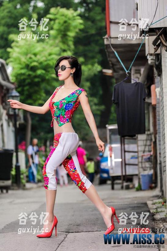 过年回家篇：爱丝写真集里的奇葩家人，下载前请做好心理准备！
