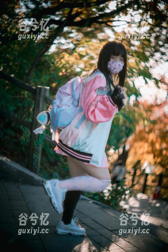 Mimmi(밈미)的丝袜套图——到底是我媳妇穿得好，还是她的图片拍的不？！