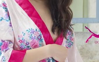 UGirls尤果网 – 白衬衫下的轻盈时刻——一组绝妙的陈怡曼图片