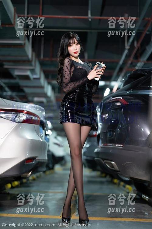Xiuren秀人网 - 双人的初梦瑶，私房图集，俩人出镜，谁是主角还是拭目以待！