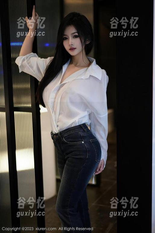 Xiuren秀人网 - 小兔纯纯的无圣光写真，足下风光自成一派