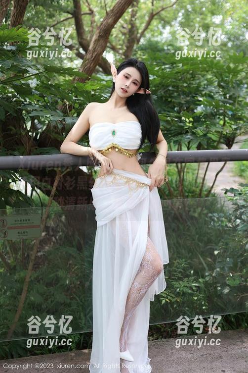 Xiuren秀人网 - 就是阿朱啊在图集里竟然用白衬衫黑丝袜证明，翘臀也能穿出一种清新感，这是怎么回事？