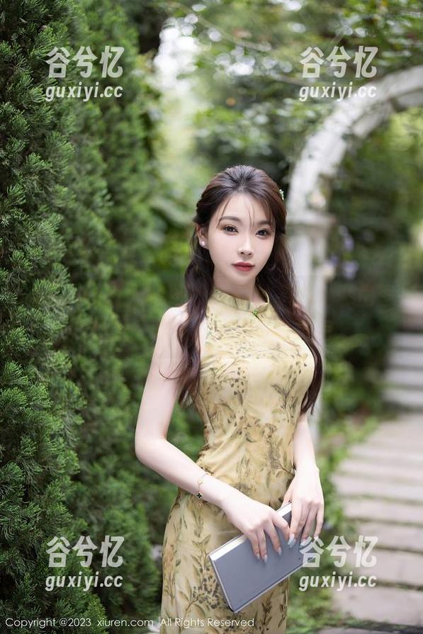 Xiuren秀人网-杜viki Xiuren秀人网 - 杜viki做秘书,私房图片附赠一本‘办公室生存指南’