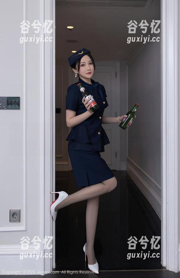 Xiuren秀人网 - 趁热拿铁latte的办公室相册：秘书与咖啡的默契合作！