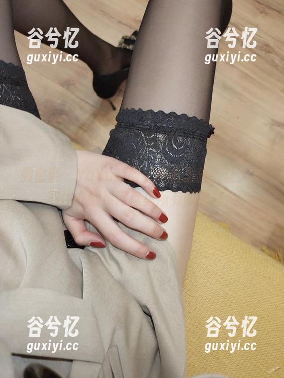 微密圈 - YuYu超甜丫的裤里丝，让人忍不住去翻那网盘里所有的收获。
