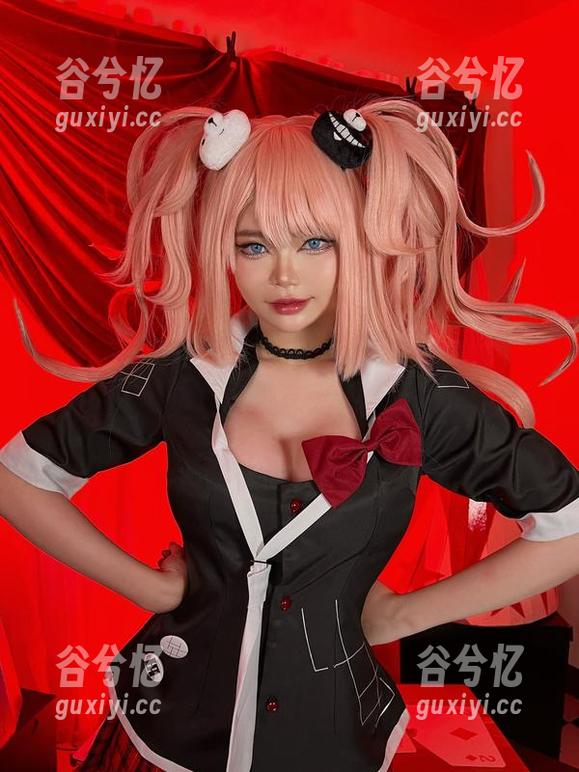 从舞台到泥土，ZinieQ更新了初音未来的奇特地面属性COS！