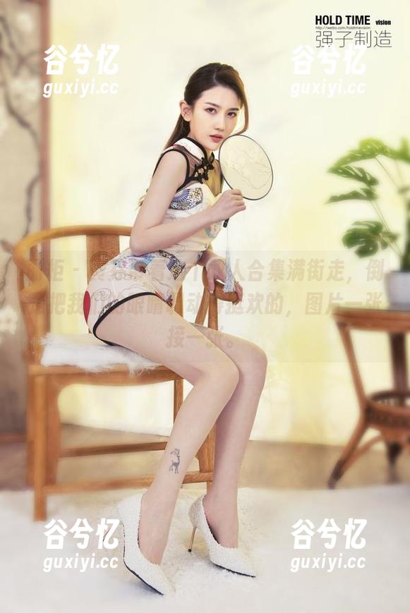 丽柜-黄芬 丽柜 - 黄芬带着这个双人合集满街走,倒是把我们的眼睛调动得挺欢的,图片一张接一张。