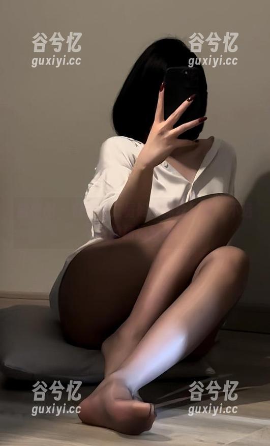 微密圈 - 保守的二舅妈的黑丝写真，不选不行的精选好物！