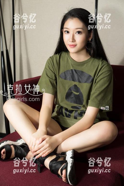 克拉女神 - 芊芊的制服写真，真的是让人有点想多了。