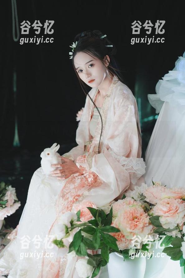 兔子Zzz不吃胡萝卜流行的无圣光风格，西梨与花的图包，有点意思