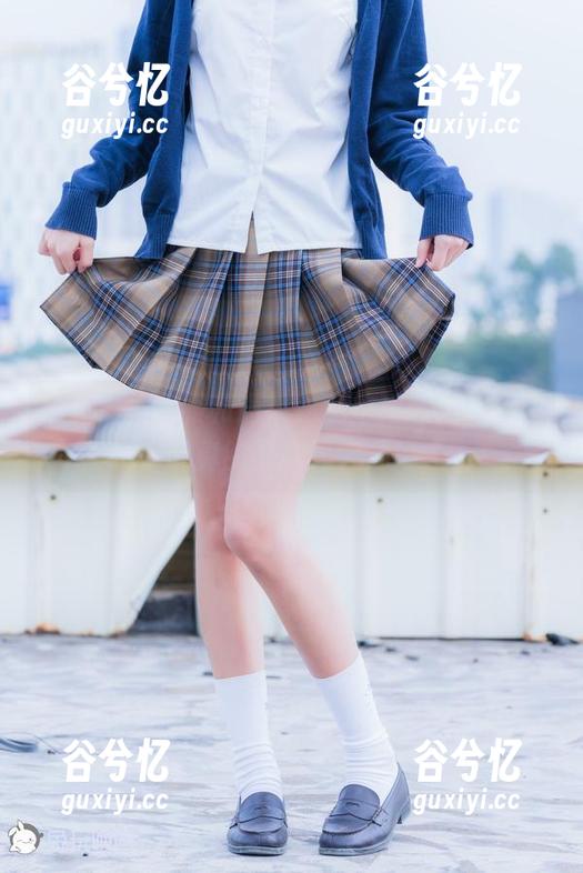 或许是体操服和短袜？私拍猜想，兔玩映画真的是脑洞大开！