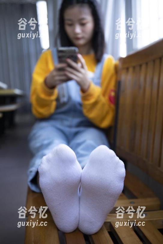 南国足艺 - 冉冉的高跟肉丝写真：腿美了，鞋子也开心，但我的平衡感还在迷路中。