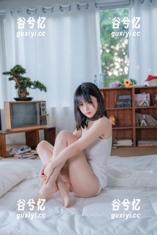 来聊聊资源里的细节：失眠小宁的那缕牛牛子和服，打了个结，竟然显得无比妙趣。