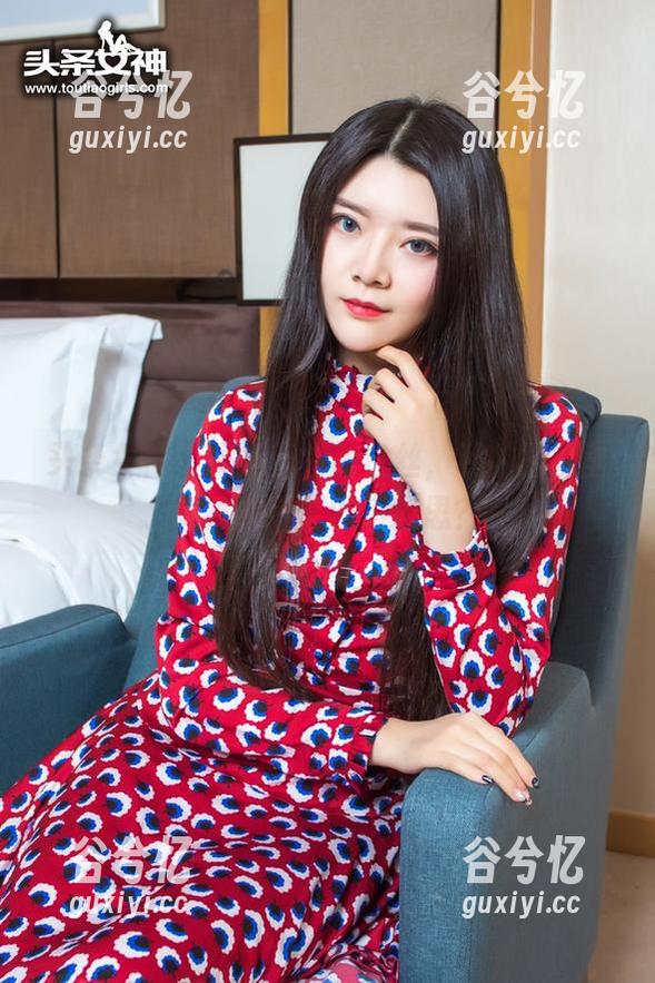 头条女神 - 探探王竹的白丝，私拍图集里竟然有这样的小心思？