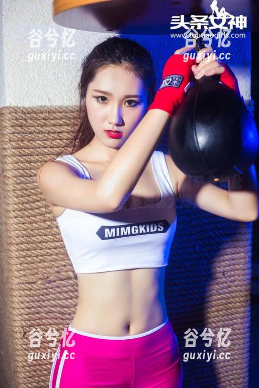 头条女神 - 是什么让泳池里的莫晓希如此迷人？原图和合集奥秘大揭露！