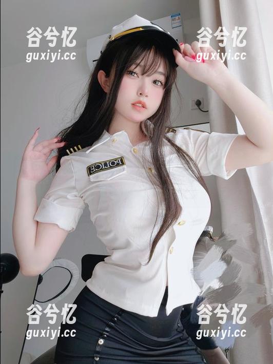 最新肤浅实力派！女主K制服写真集，让你忍不住想靠窗眺望。