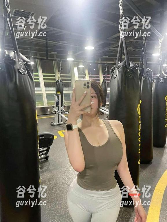 微密圈 - 如果你有长腿的梦想，快来免费顺走奶宝妹纸的下载！