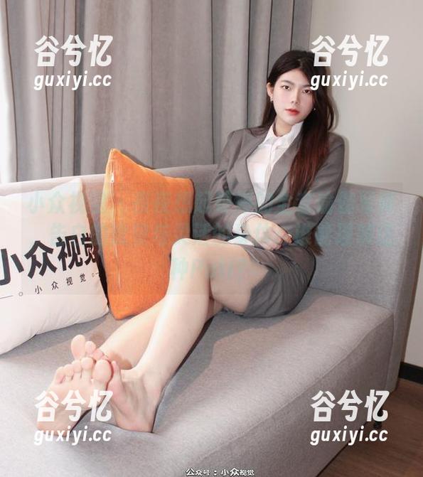 小众视觉 - 夜夜想起婷婷的全套瑜伽写真，告白的欲望与灵活的身体：谁能理解这种Pull？