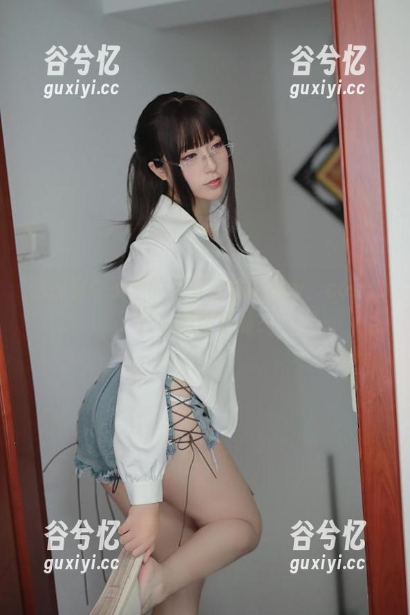 清纯到骨子里的小容仔咕咕咕w，cos出什么神仙作品？
