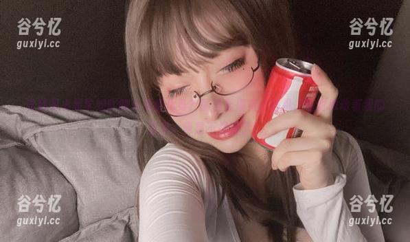 这就是小泉学姐吖的小恶魔化身？图包显得有点心机，随时牵动着我的目光，我是不是陷了？