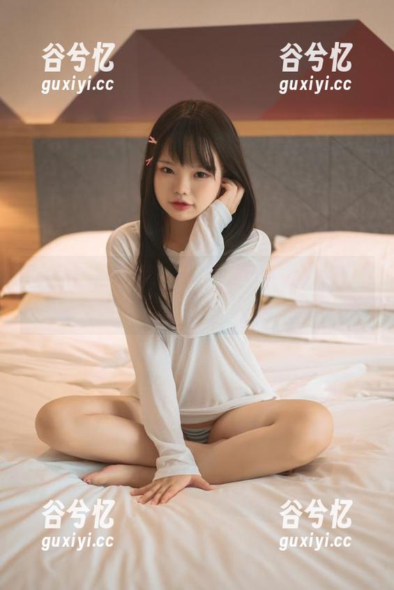 小瑶幺幺的碧蓝温泉，一整套高清原图，水雾缭绕，好像梦里一样呢？