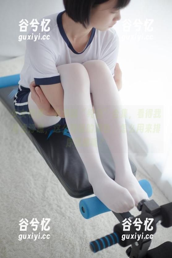 少女秩序 - 小满的“纯白”合集，看得我有点浮躁，这么静谧的颜色，怎么用来排序情绪呢？