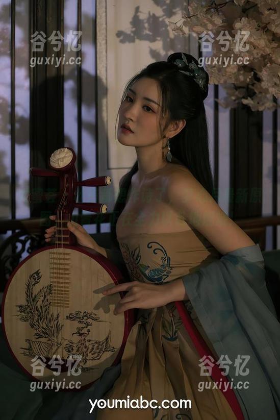 尤蜜荟 - 杜甫都想作诗了，梦心月最新原图，山青花正在全力以赴地燃烧！