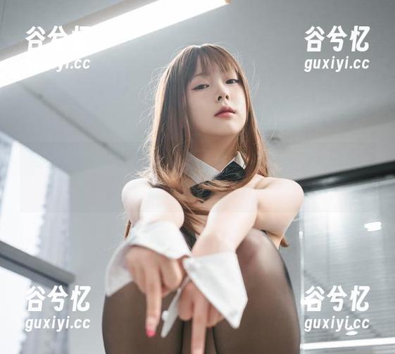 巧克力小圆面包的入职培训图集，分享她有多让人想咬一口