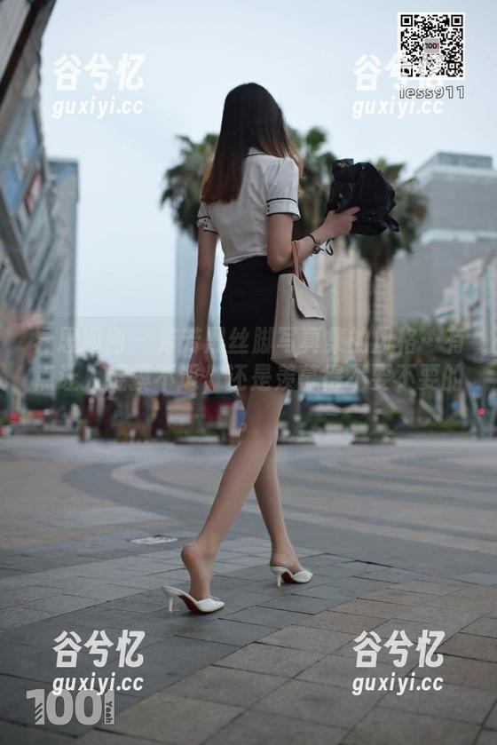 异思趣向 - 芳芳黑丝脚写真集的风格…有点让人捉摸不透，还是羡慕得不要不要的。