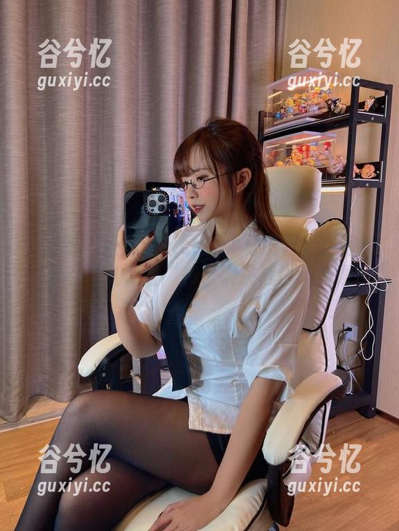微密圈 - 张思允nice的牛仔裤冒险：写真集分享，就算是“布”满挑战也无所谓！