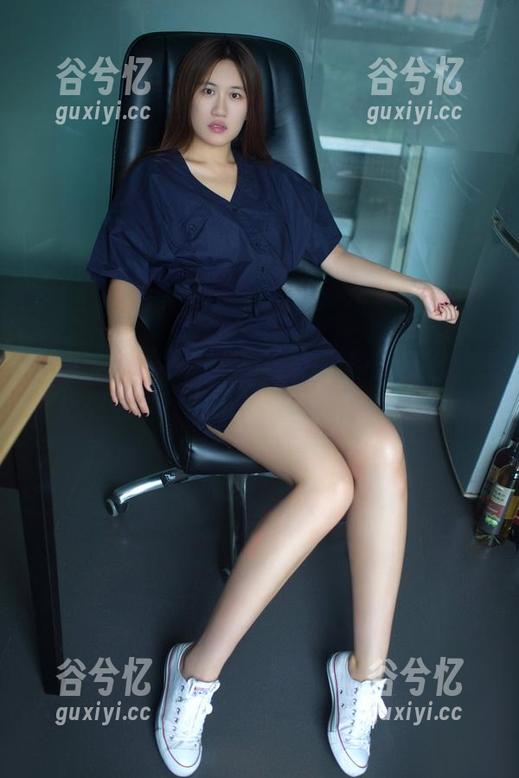 推女郎 - 王明明：看这张原图的妹妹，她的表情真让人想多了壁纸模式开启！