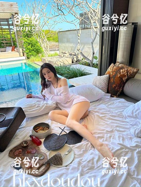 微密圈 - 套图在手，黑丝随行：是小逗逗的蕾丝黑丝袜合集，欢乐一整天！