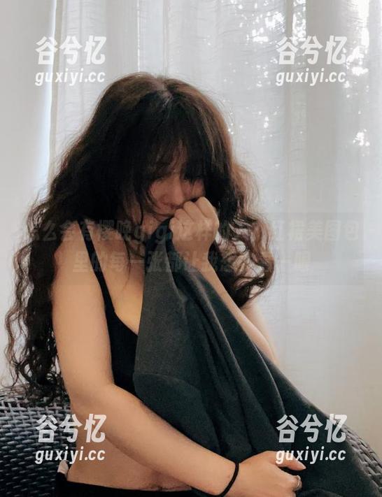 怎么会有樱晚gigi这样的人？红裙美图包里的每一张都让我想多看一眼