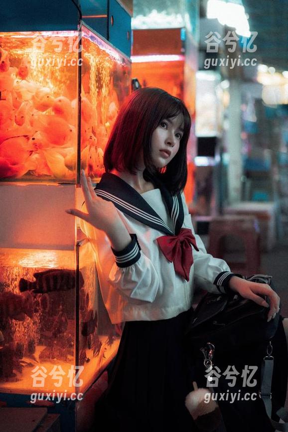 无圣光在线，河豚抚子和她的职业装，图片好像在说话，真奇怪。