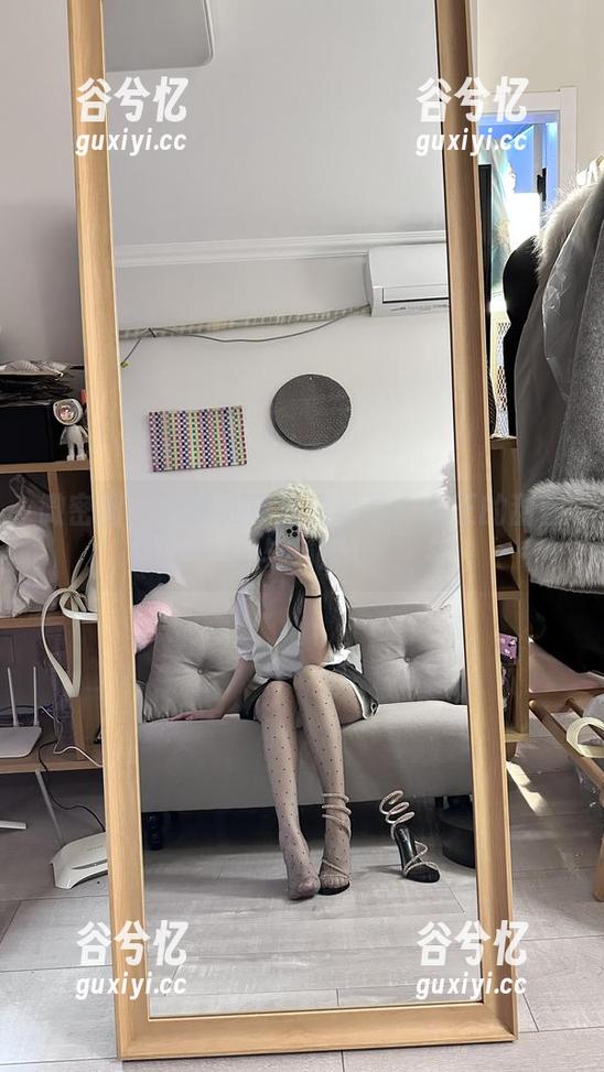 微密圈 - 玫桃泡芙高清写真：女王的甜蜜与俏皮