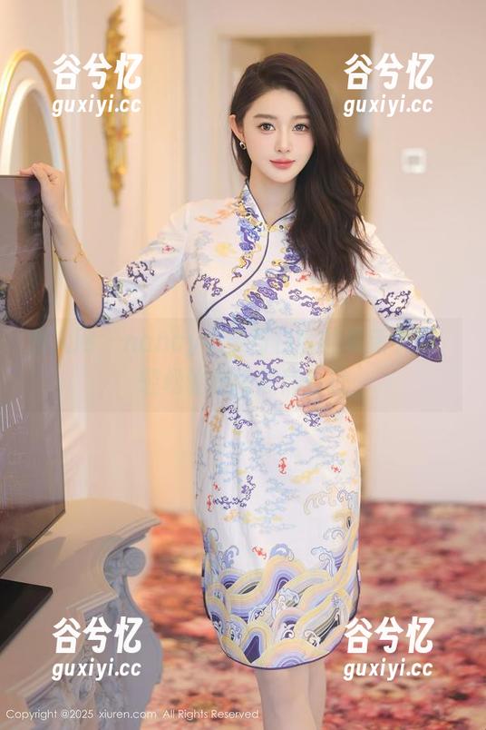 秀人网 - nancy小姿与白丝的最新小品，轻松愉快地擦肩而过