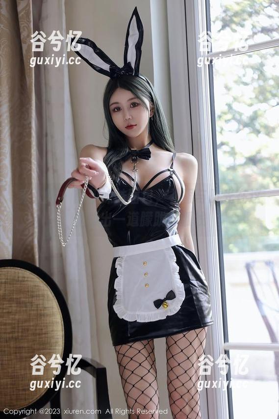 秀人网 - 南初妹妹图包，礼服与时光在这里划出一道朦胧的弧线