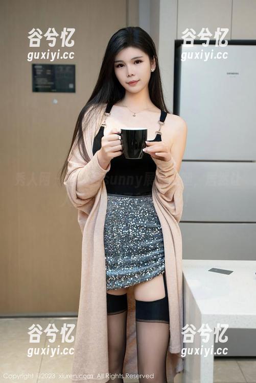 秀人网 - 当晓茜sunny展现美腿，居然让人对身高有了新的定义！