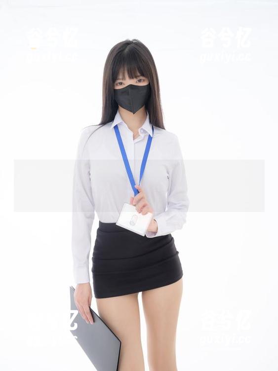 紧急企划 - 黑丝JK大汇总：小恩在这一堆衣服下藏了些什么,你想知道吗？