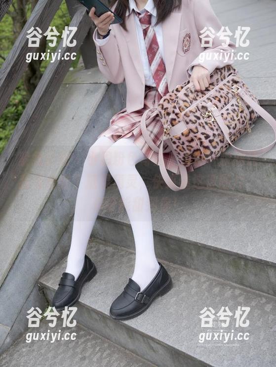 紧急企划 - 小恩粉色写真，仿佛一瞬间让我变身成了糖果精灵，快来瞧这波图片，保证能甜到你！