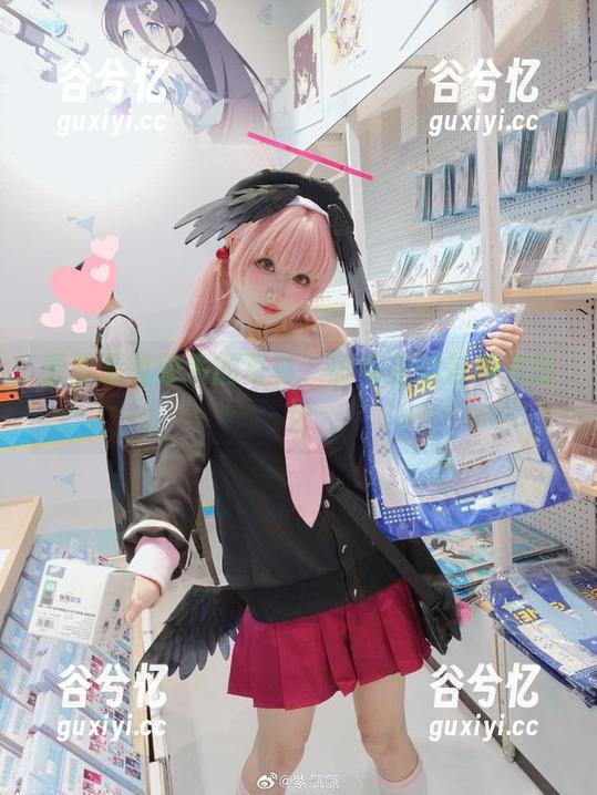 看紫氯氯尊贵的写真，剧情里的各种表情包