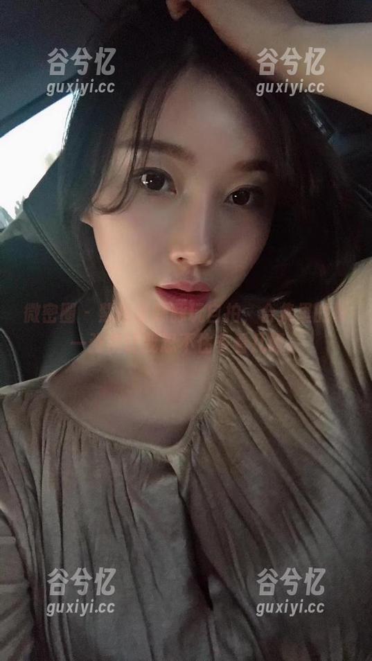 微密圈 - 紫色哒豚豚玩自拍，合集里的每一张都让我忍不住多看几眼。