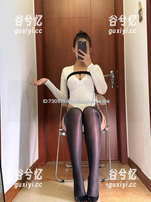 微密圈 - 最新照片里，美邵女Baby妥妥提起了旗袍的另一种穿法，赞同声此起彼伏！