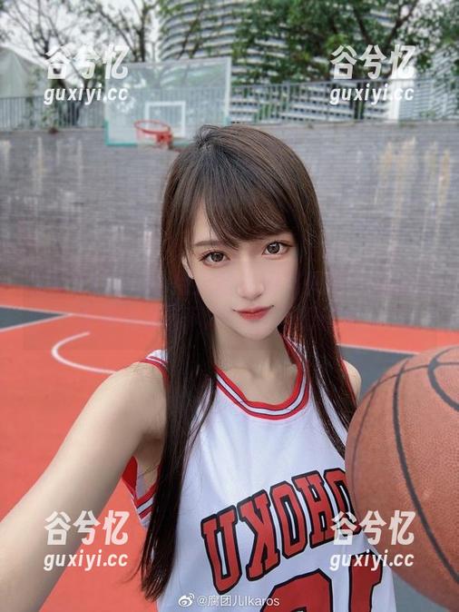 腐团儿Ikaros用无圣光图集把霞之丘诗羽呈现得别有风味，真不想错过。