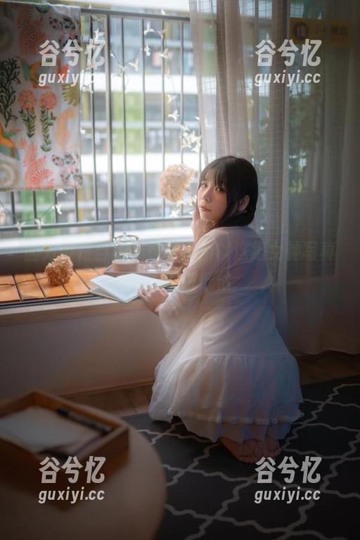 因为她是自闭颜球球，所以这组女神写真，不该被低估