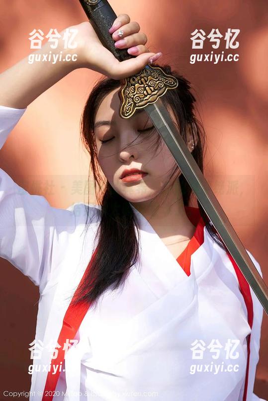蜜桃社 - 美图中的真希，走的是清纯派，结果却太吸引眼球了。