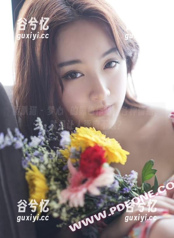 轰趴猫 - 梦心玥的黑色作品，各种情绪，就是让人琢磨不透？