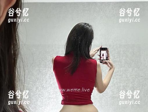 微密圈 - 原图中的醇子小姨，那个连体衣小细节实在太抓眼了！