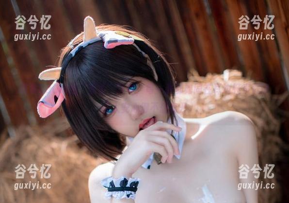 阿薰kaOri的“温柔”写真，每一张都如同在耳边轻声低语，让人安心得不想离开。