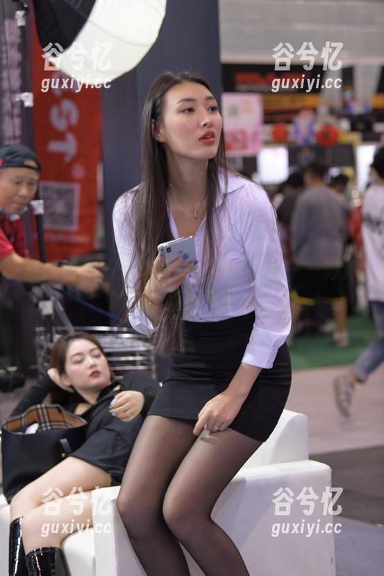 魔镜街拍-婷婷 魔镜街拍 - 人让风冷,心让疗愈——婷婷的肉丝福利作品来了